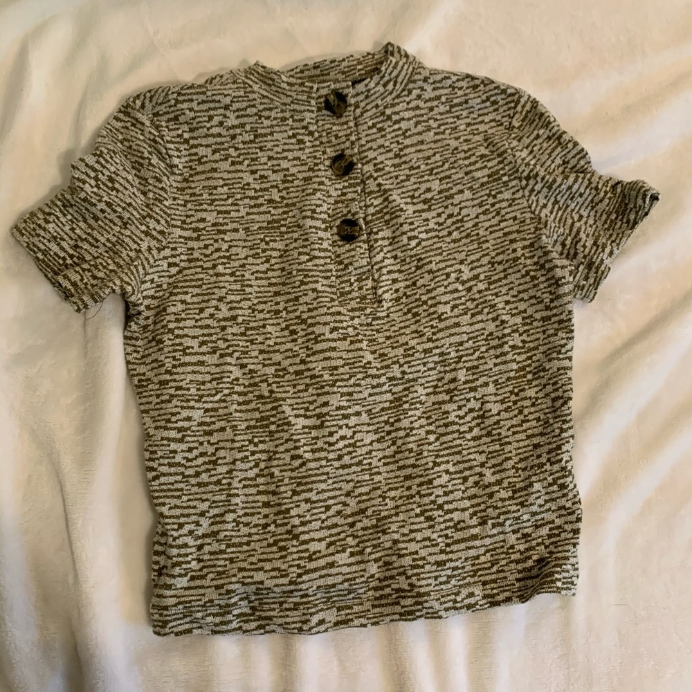 Button top crop top